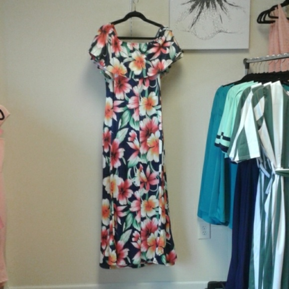 Dress - Picture 2 of 2